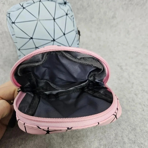 New Waterproof Storage Bag for Cosmetics or Personal Products - Picture 2 of 4